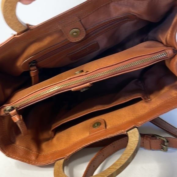 Rachel Roy Brown Whiskey Leather Bag With Wooden Handles and Crossbody Strap - Picture 9 of 15